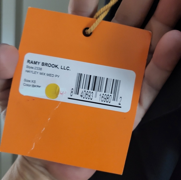 LRAMY BROOK New w/ Tags  textured sleeveless top - Picture 2 of 8